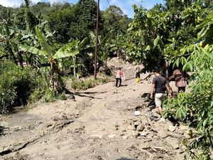 Banjir Bandang Terjang Pemukiman di Taput, 7 Rumah Rusak-Warga Diungsikan