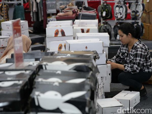 Berburu Barang Cuci Gudang di Big Bang Festival