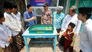 Canggih! Santri di Sidoarjo Budi Daya Maggot Pakai IOT