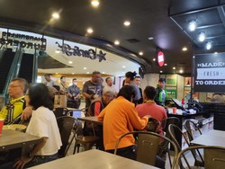 Carls Jr Umumkan Bakal Tutup di Indonesia, Gerai Diserbu Pembeli