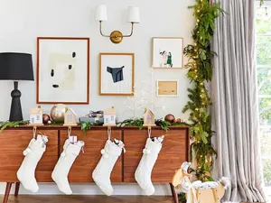 Kisah Koin Emas dan Asal-usul Tradisi Gantung Kaus Kaki Saat Natal Kisah Koin Emas dan Asal-usul Tradisi Gantung Kaus Kaki Saat Natal
