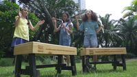 Edukasi Lingkungan Lewat Produk Daur Ulang