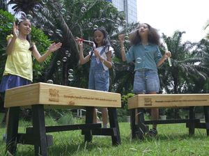 Edukasi Lingkungan Lewat Produk Daur Ulang