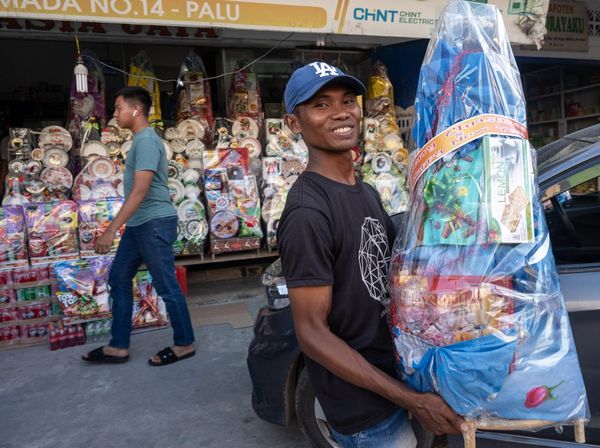 Geliat Pedagang Parsel Musiman di Palu