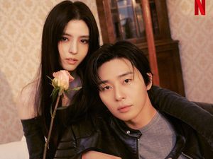 8 Foto Han So Hee & Park Seo Joon, Couple Tragis di Gyeongseong Creature