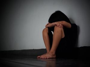 Tangis Pilu Bocah Tangerang Disetrum-Disiram Miras karena Dikira Maling Tangis Pilu Bocah Tangerang Disetrum-Disiram Miras karena Dikira Maling