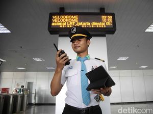 Intip Persiapan Masinis Sebelum Menjalankan LRT Jakarta