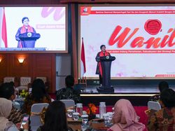 Jelang Hari Ibu, Waka MPR Ungkap Peran Perempuan dalam Pembangunan RI