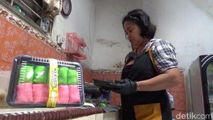Manis Legit Pancake Durian Wonosalam, Mau Coba?