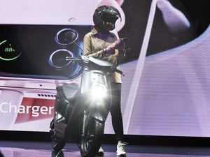 Motor Listrik Honda EM 1 e Plus dan EM 1 e Resmi Mengaspal