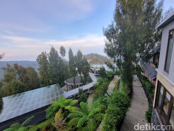 Bukan di Swiss, Hotel Syahdu Ini Ada di Bromo Lho