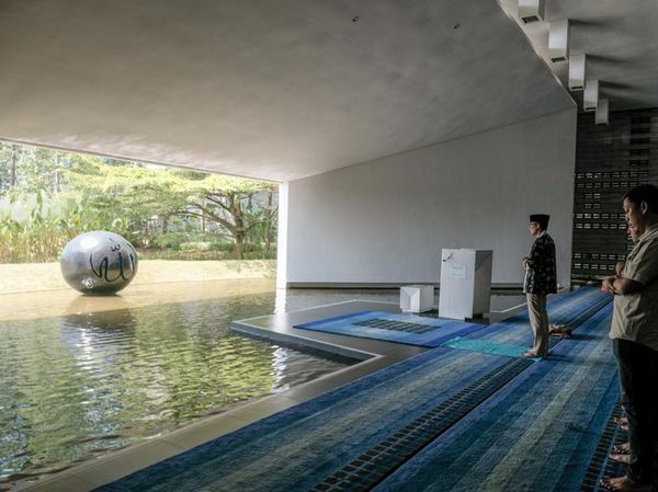 Wisata Religi Baru di Bandung Barat Itu Bernama Masjid Al Irsyad