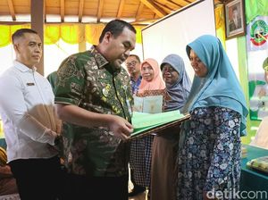 Bupati Blora Bagikan Ratusan Sertifikat Program PTSL ke Warga Sonorejo