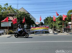 Muncul Spanduk #SoloBukanGibran, FX Rudy Bantah Bikinan PDIP Muncul Spanduk #SoloBukanGibran, FX Rudy Bantah Bikinan PDIP