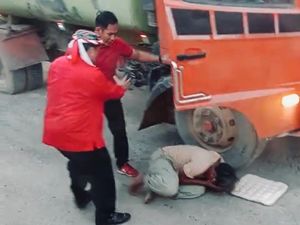 Nasib Ajudan Bupati Kubar Aniaya Brutal Sopir Truk hingga Tersungkur Nasib Ajudan Bupati Kubar Aniaya Brutal Sopir Truk hingga Tersungkur