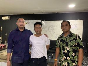 Ulah Terdakwa Pornografi di Makassar Kabur Jelang Sidang-Apel ke Rumah Pacar Ulah Terdakwa Pornografi di Makassar Kabur Jelang Sidang-Apel ke Rumah Pacar