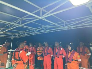 Kapal Bigetron Bawa 28 Penumpang Hilang Kontak di Mamuju, Tim SAR Dikerahkan Kapal Bigetron Bawa 28 Penumpang Hilang Kontak di Mamuju, Tim SAR Dikerahkan