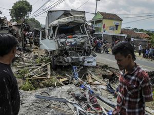 Jabar Hari Ini: Maut di Jalur Tengkorak Cianjur Tewaskan 2 Orang Jabar Hari Ini: Maut di Jalur Tengkorak Cianjur Tewaskan 2 Orang