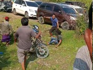 Beredar Video Dua Pria Duel di Arena Sabung Ayam Bangkalan