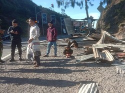 5 Lapak Warga-3 Gazebo di Pusuk Sembalun Dibakar-Dirusak OTK