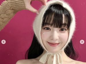 6 Tren Fashion Musim Dingin 2023, Irene Red Velvet Pakai Babushka Scarf 6 Tren Fashion Musim Dingin 2023, Irene Red Velvet Pakai Babushka Scarf