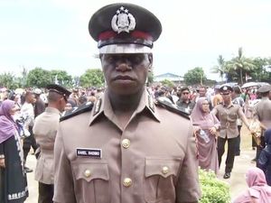 Cerita Bripda Karel Putra Agats Asmat Bercita-cita Jadi Polisi Sejak SD Cerita Bripda Karel Putra Agats Asmat Bercita-cita Jadi Polisi Sejak SD