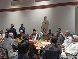 Ganjar Bertemu 24 Kiai-Nyai di Jakarta, Dititipkan Pesan Jaga NKRI