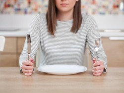 3 Cara Mengontrol Rasa Lapar Saat Diet, Gampang Dilakukan