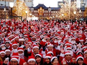 Ratusan Santa di Jepang Gelar Aksi Bersih-bersih Jalanan Tokyo