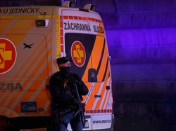 Video Polisi Kepung Universitas Praha saat Terjadi Penembakan Massal