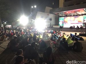 Adu Perspektif Makin Seru! Begini Suasana Nobar Debat Cawapres di Kemenpora