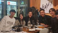 7 Foto Darius & Donna Agnesia di Swiss Bareng Anak Setelah 3 Bulan Terpisah