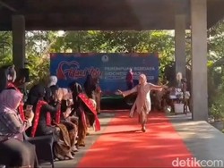 Lenggak-lenggok emak-emak di Lamongan Rayakan Hari Ibu
