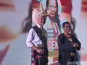 Gaya Ganjar-Mahfud Ikuti Debat Perdana Cawapres Berbusana Adat NTT dan Madura