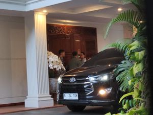 Gibran Sambangi Kediaman Prabowo di Kertanegara Jelang Debat Cawapres