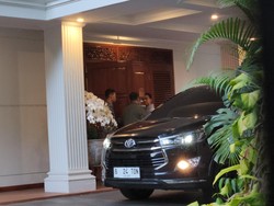 Gibran Sambangi Kediaman Prabowo di Kertanegara Jelang Debat Cawapres