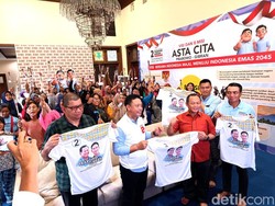 Golkar Bagikan 2.500 Kaus Prabowo-Gibran ke TKD Jatim di Perayaan Hari Ibu