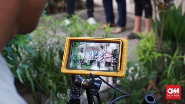 Ilustrasi syuting sinetron Proses syuting sinetron Emak Gue Jawara (2023) di Depok, Jawa Barat. (CNN Indonesia/ Muhammad Feraldi)