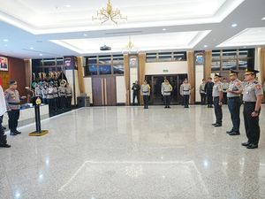 Kapolri Pimpin Upacara Kenaikan Pangkat Kepala BNN dan 44 Perwira Tinggi