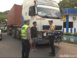 Ada Pembatasan, Truk Sumbu 3 Diusir dari Jalur Tol di Subang