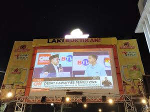 Kaesang Nobar Debat Cawapres di Kaltim, Pakai Kaos Prabowo-Gibran Kaesang Nobar Debat Cawapres di Kaltim, Pakai Kaos Prabowo-Gibran