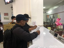 Surati Jokowi, Pegiat HAM Laporkan Zulhas soal Saking Cintanya ke Capres