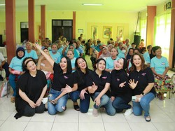 Komunitas Female 90s Gelar Bakti Sosial ke Panti Werdha Budi Mulia 3