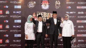 Lambaian Tangan Tiga Paslon Capres Cawapres