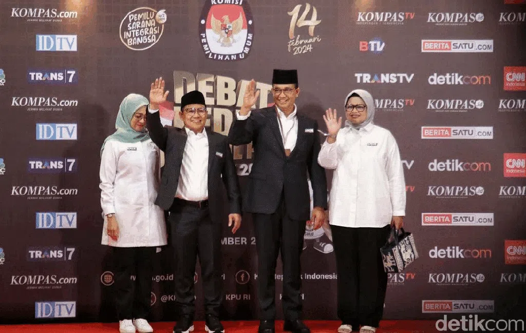 Lambaian Tangan Tiga Paslon Capres Cawapres Lambaian Tangan Tiga Paslon Capres Cawapres