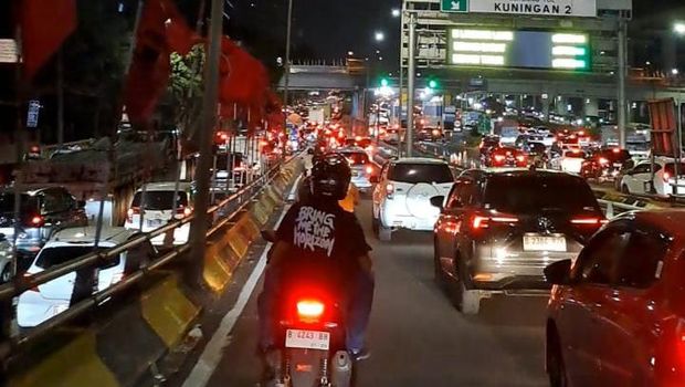 Macet Tol Dalam Kota (Lisye-detikcom)