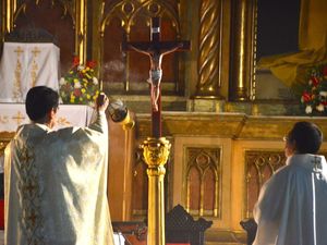 7 Tradisi Hari Natal di Indonesia, Ada Wayang Sampai Meriam Bambu 7 Tradisi Hari Natal di Indonesia, Ada Wayang Sampai Meriam Bambu