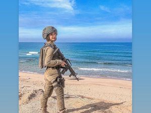 Model Seksi Israel Dihujat, Sebut Palestina Tak Pantas Punya Pantai Cantik Model Seksi Israel Dihujat, Sebut Palestina Tak Pantas Punya Pantai Cantik