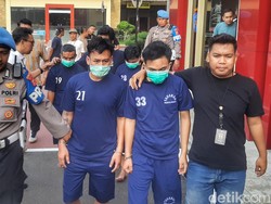 Tampang Lesu 4 Pengeroyok Polisi di Bandung