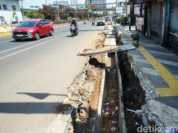 Penampakan Trotoar Margonda yang Dibongkar Lagi Usai Direvitalisasi